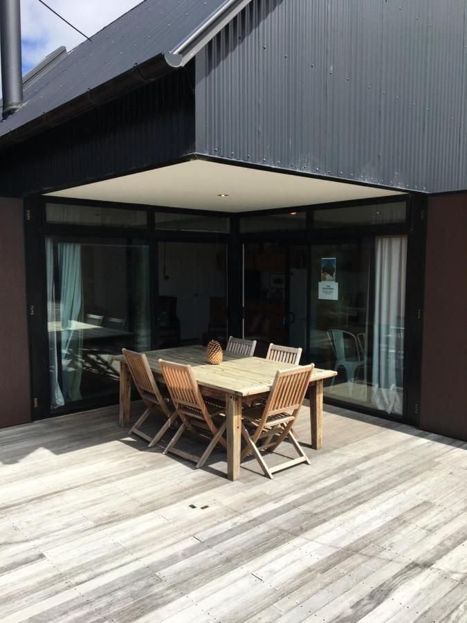 The Black House With Stunning Outdoor Bath Lake Tekapo Exterior foto